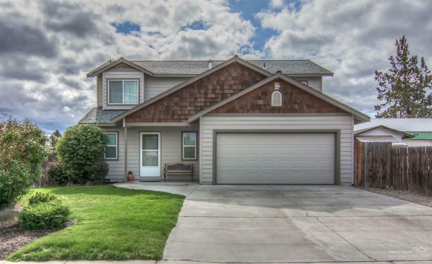 Property Photo:  2240 SW Obsidian Avenue  OR 97756 