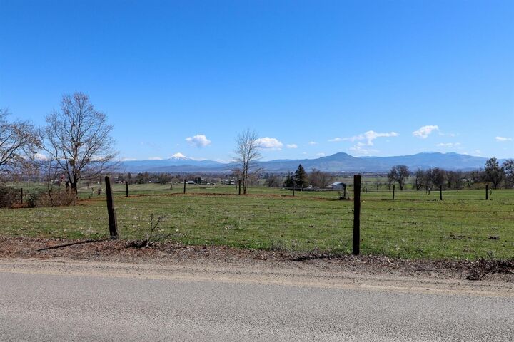 4532 Scenic Avenue  Central Point OR 97502 photo