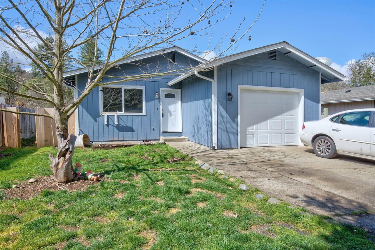 Property Photo:  344 N Sawyer Avenue  OR 97523 