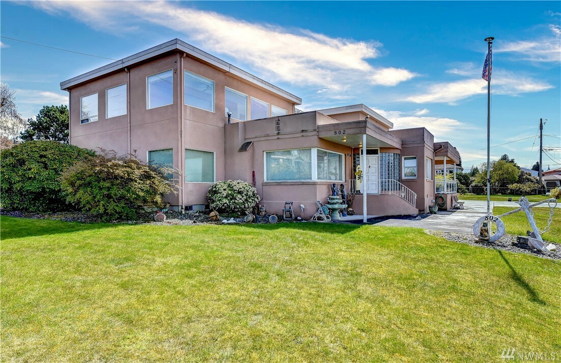 Property Photo:  802 Driftwood Lane  WA 98020 