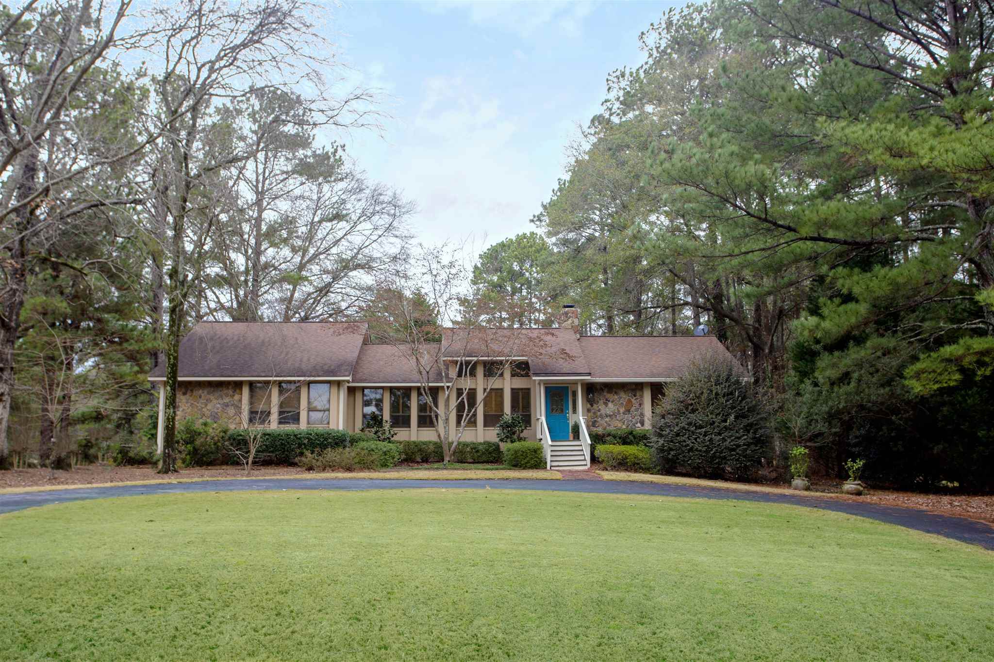 Property Photo: 1251 Anchor Bay Circle GA 30642