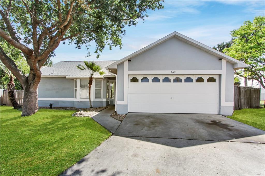 Property Photo: 209 S Somerset Court FL 32773