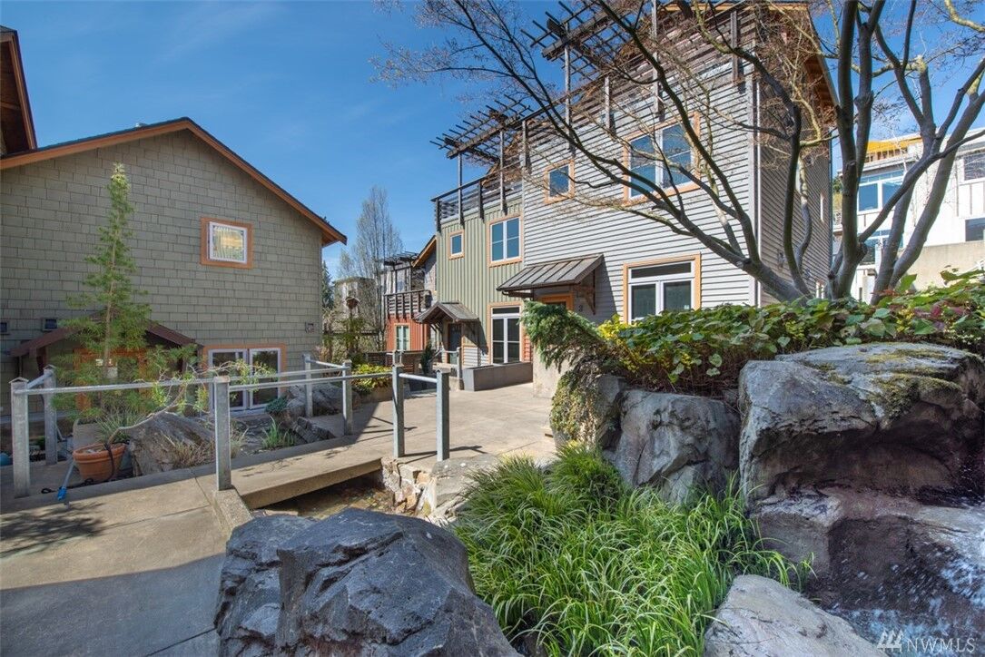 Property Photo:  3824  Evanston Avenue N 2  WA 98103 