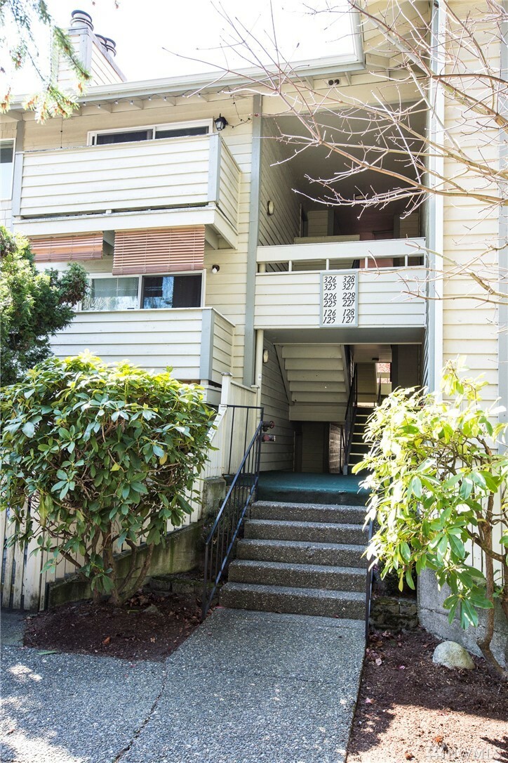 Property Photo:  1150 Sunset Blvd NE 325  WA 98056 