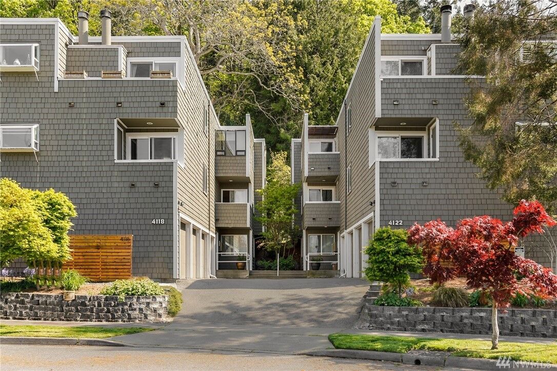 Property Photo:  4118  58th Place SW 2  WA 98116 