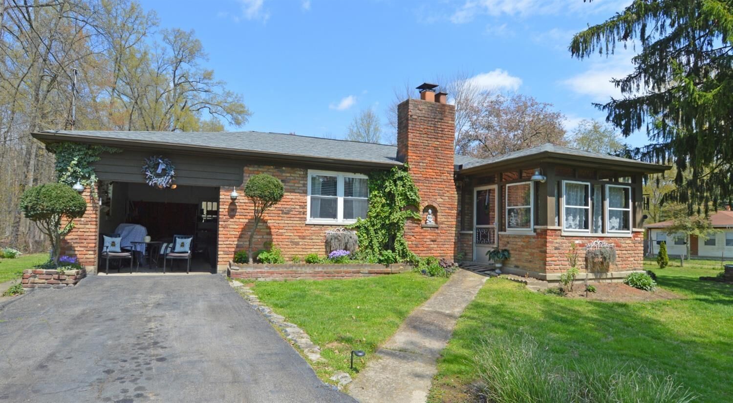 Property Photo:  2208 Berry Rd  OH 45102 