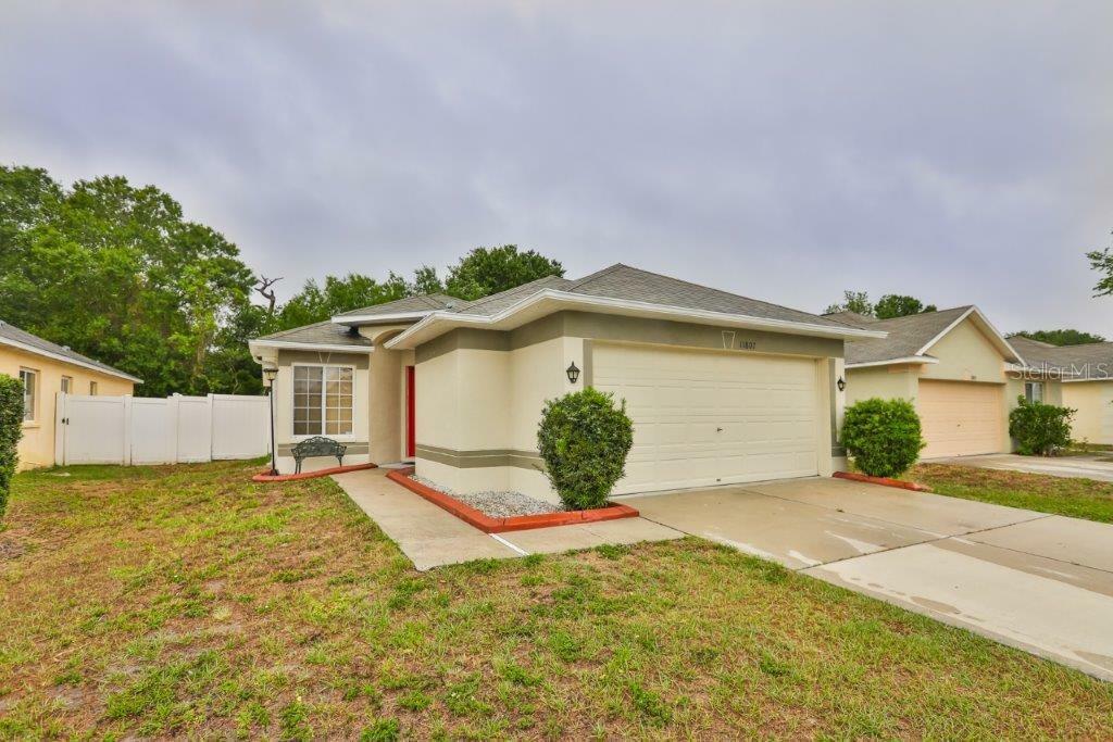 Property Photo:  11807 Lynmoor Drive  FL 33579 