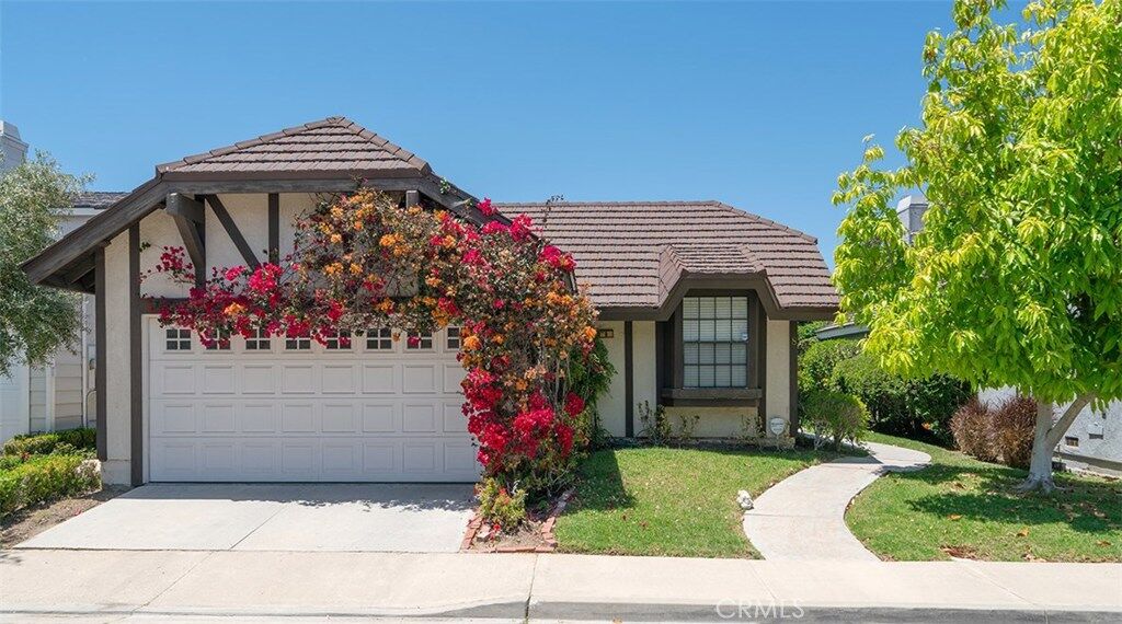 Property Photo:  8 Rockwren  CA 92604 