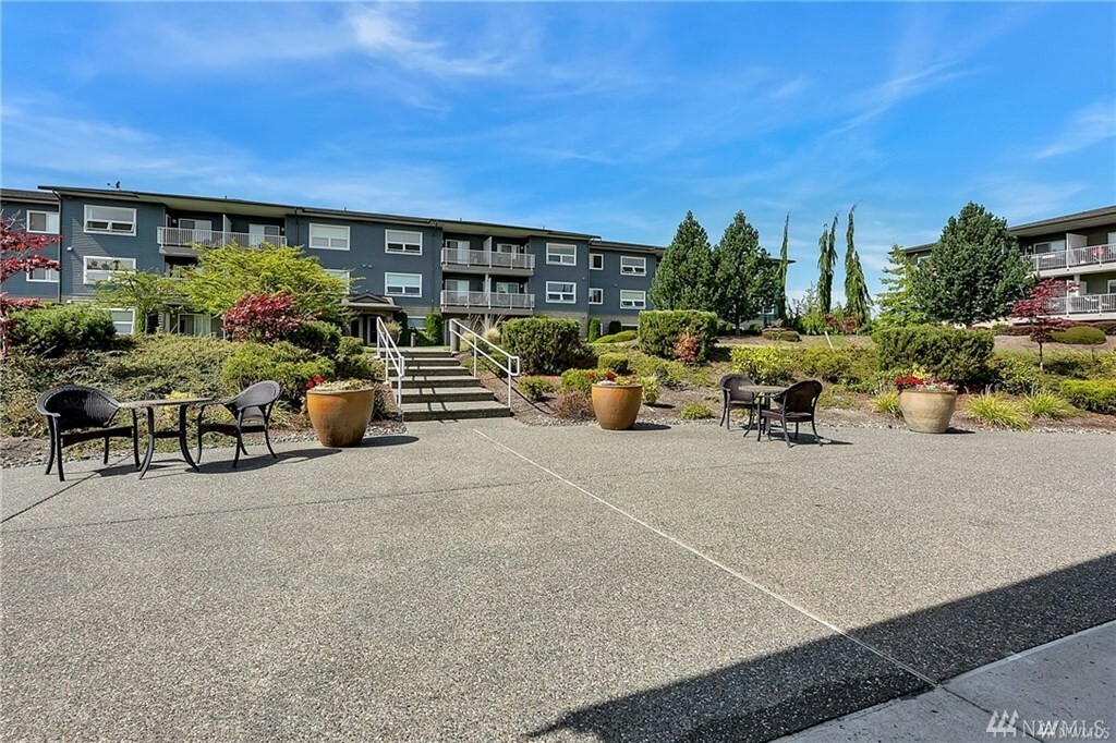 Property Photo:  512 Darby Dr 308  WA 98226 