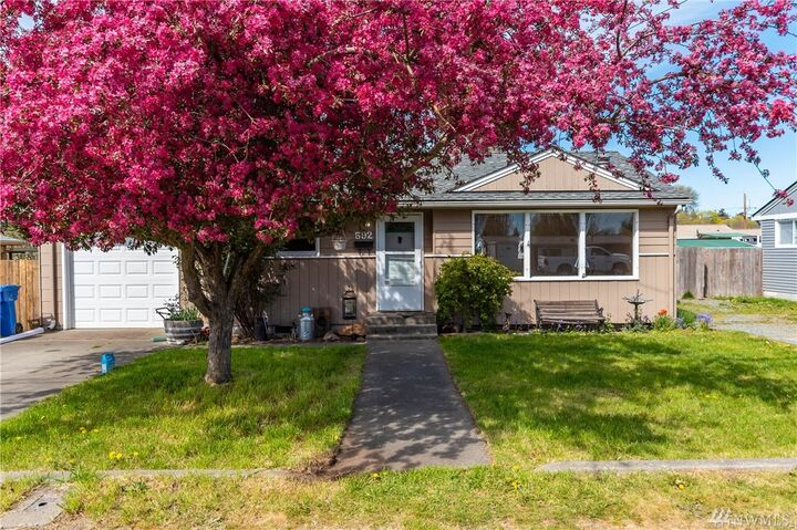 592 SE 6th Avenue  Oak Harbor WA 98277 photo