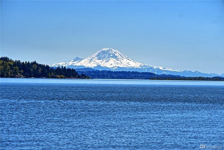 16718  Shore Drive NE  Lake Forest Park WA 98155 photo