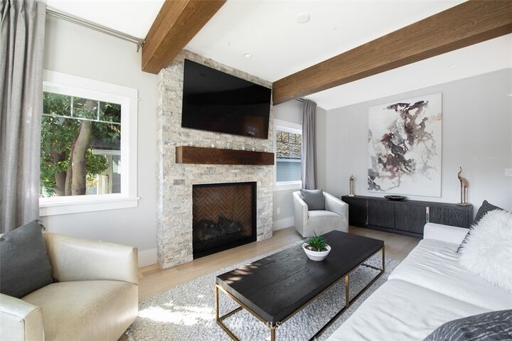 Property Photo:  5531  Woodlawn Avenue N  WA 98103 