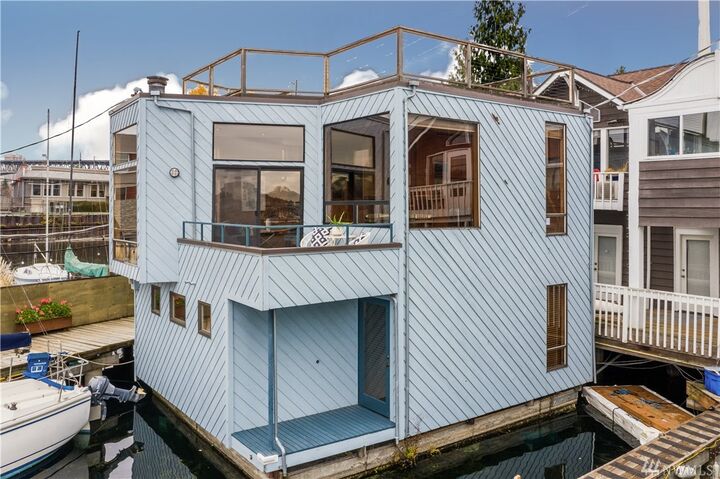Property Photo:  2727  Fairview Avenue E 1  WA 98102 