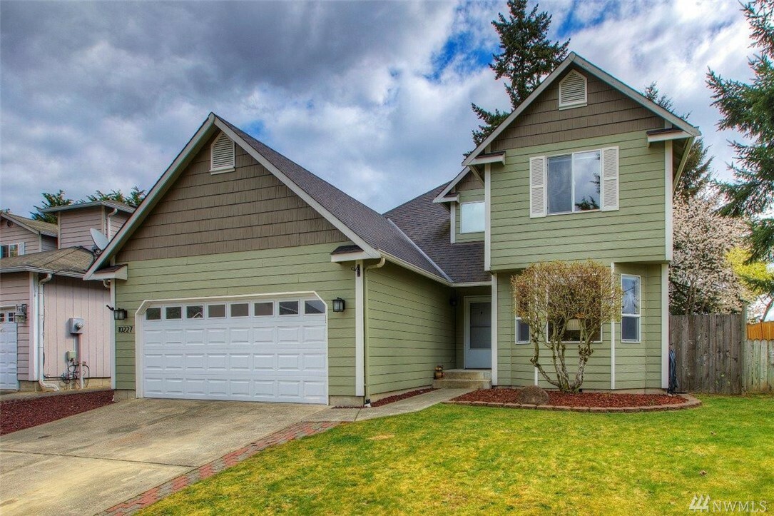 Property Photo:  10227 216th Ave E  WA 98391 