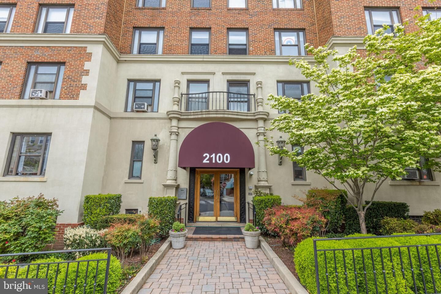 Property Photo:  2100 19th Street NW 604  DC 20009 