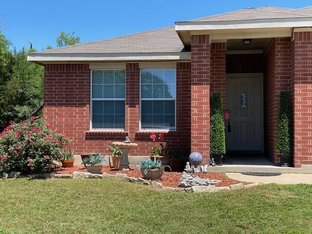 Property Photo:  162 Parkland Drive  TX 78612 