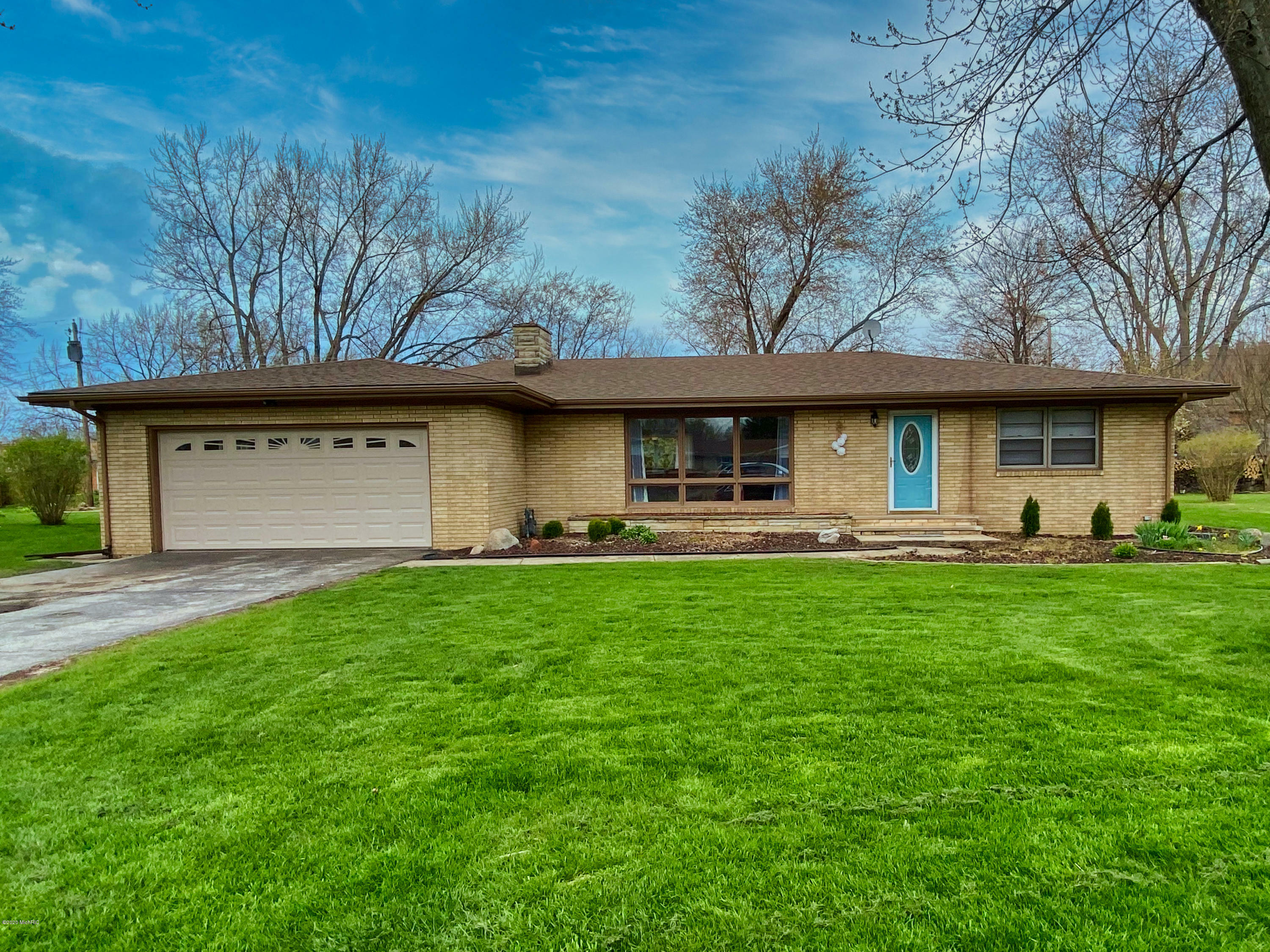 Property Photo:  1337 Hickory Drive  MI 49085 