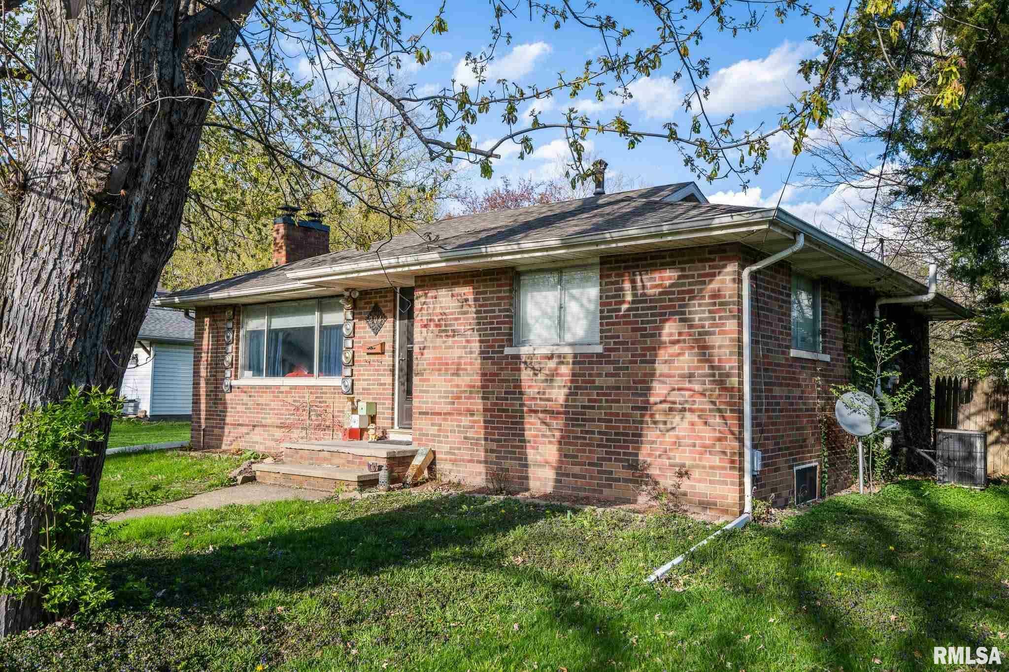 Property Photo:  204 Fairview  IL 61611 