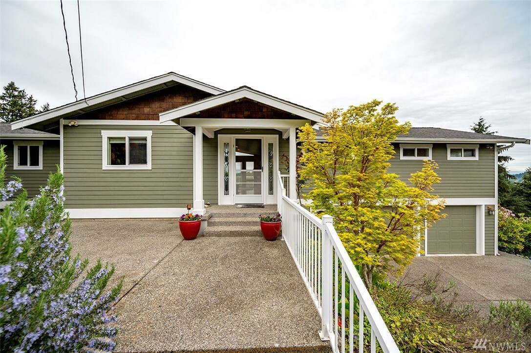 Property Photo:  6520 NE 196th St  WA 98028 