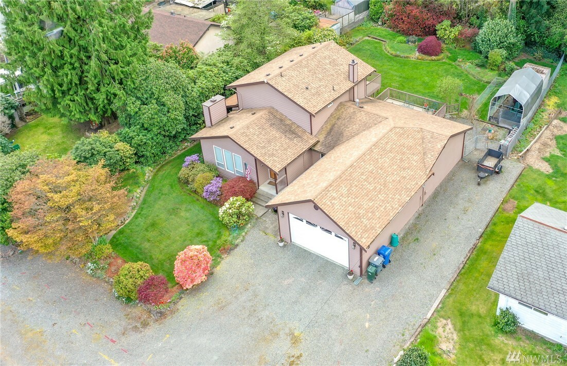 Property Photo: 3608 Lakeridge Dr E WA 98391