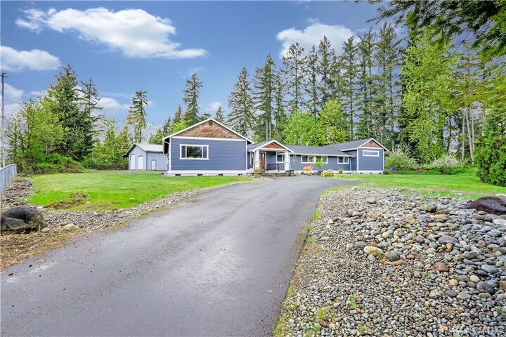 Property Photo:  8104  210th Avenue E  WA 98391 