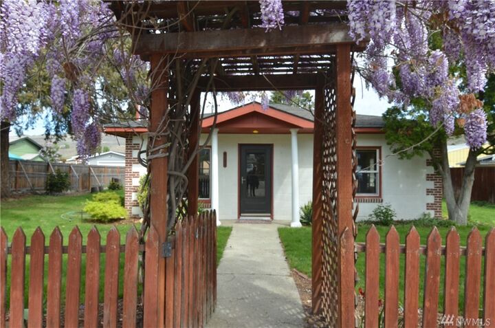 411 E Trow  Chelan WA 98816 photo