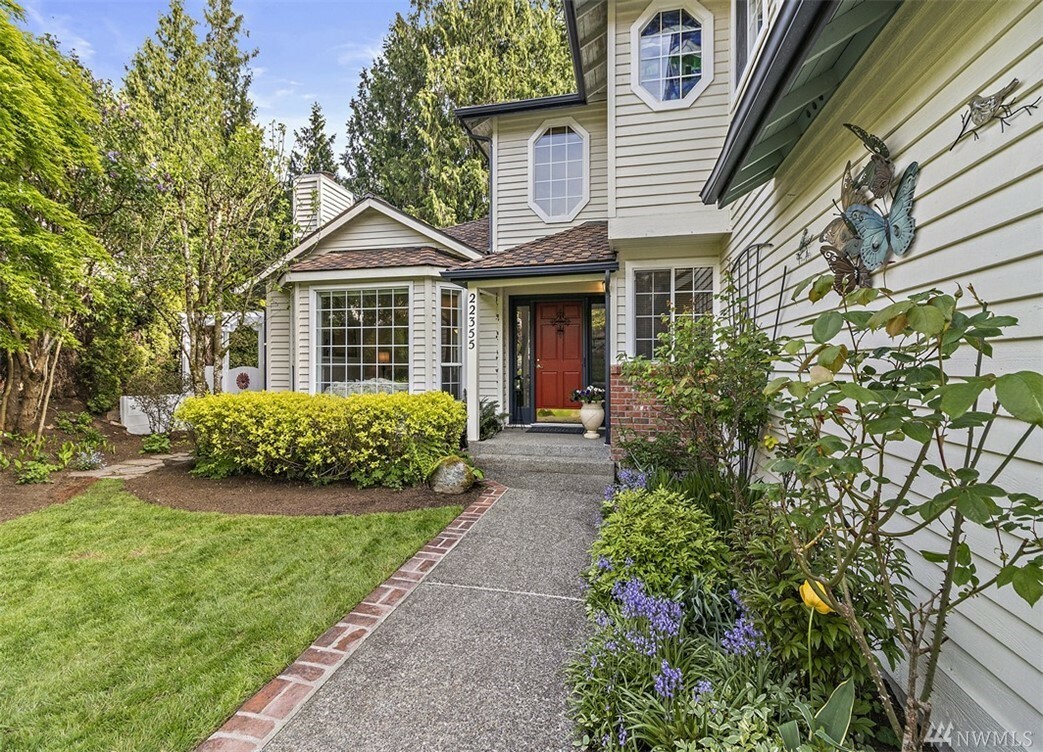 Property Photo:  22355 NE 9th Dr SE  WA 98074 