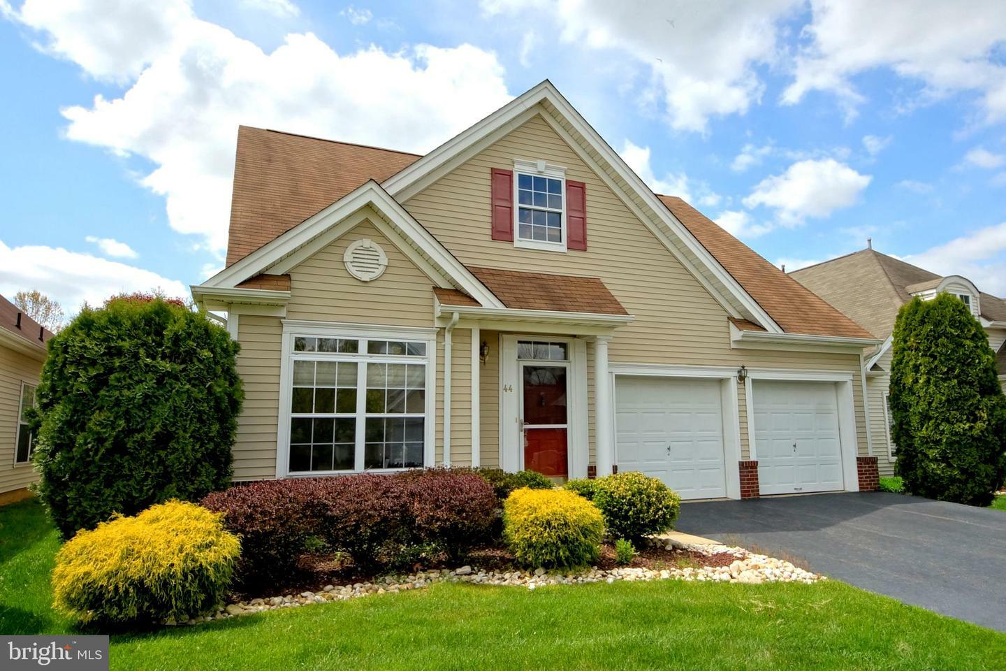 Property Photo:  44 Globeflower Lane  NJ 08550 