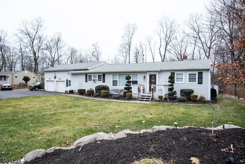 Property Photo:  10 Applewood Rd  NJ 07419 