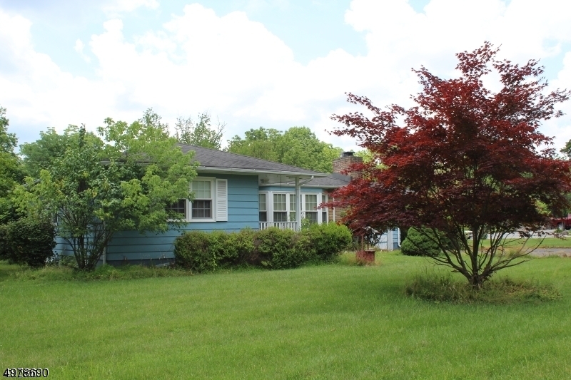 Property Photo:  6 Meadowbrook Rd  NJ 08822 