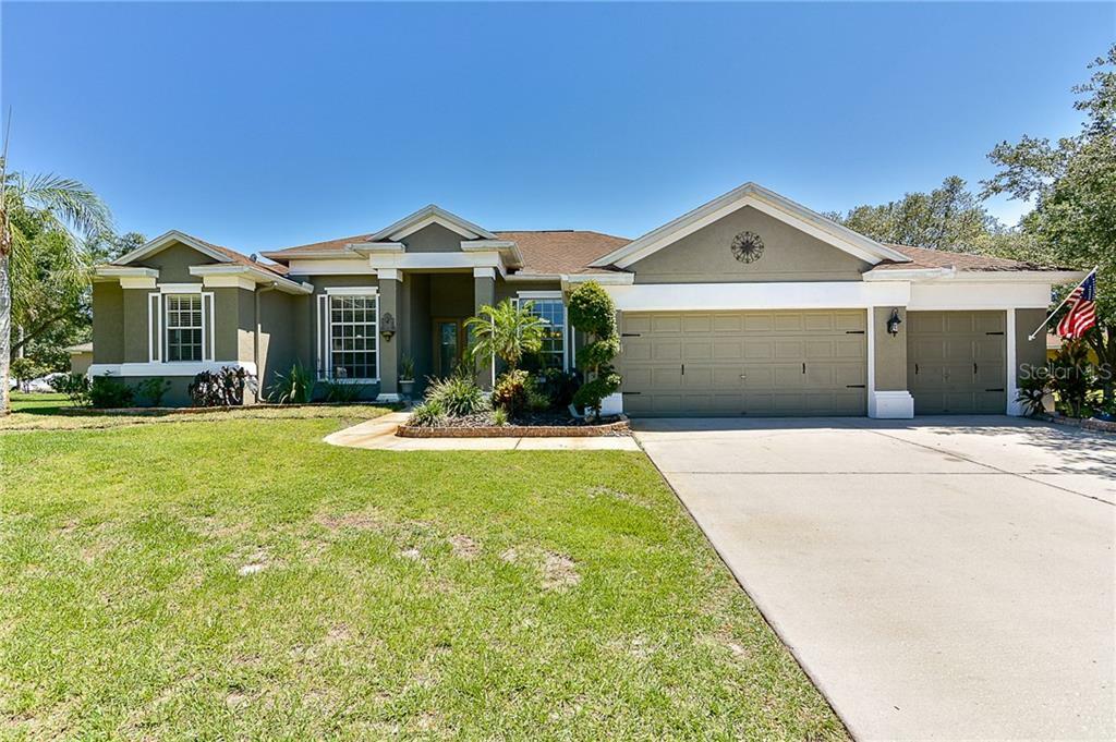 Property Photo:  14249 Creek Run Drive  FL 33579 