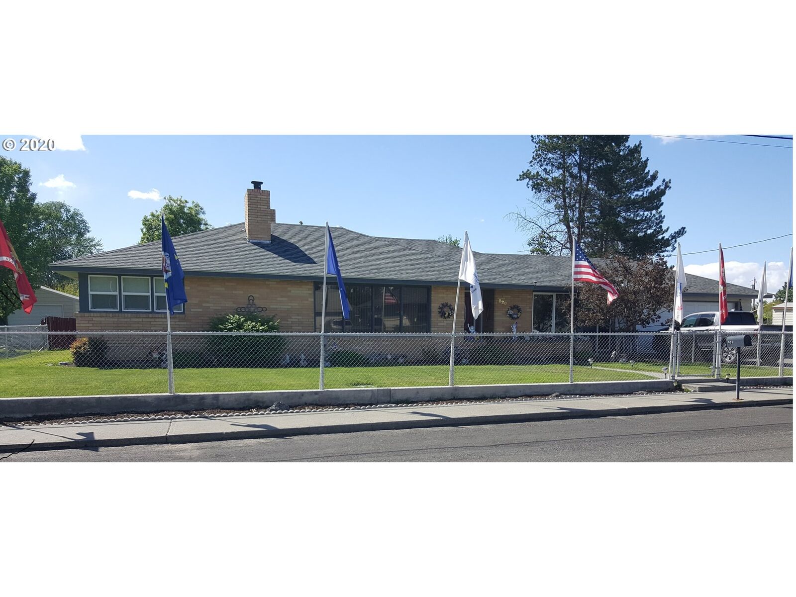 Property Photo:  220 SW Butte Dr  OR 97838 