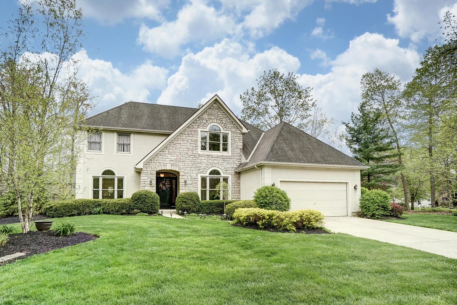 Property Photo:  1315 Windtree Court  OH 43054 