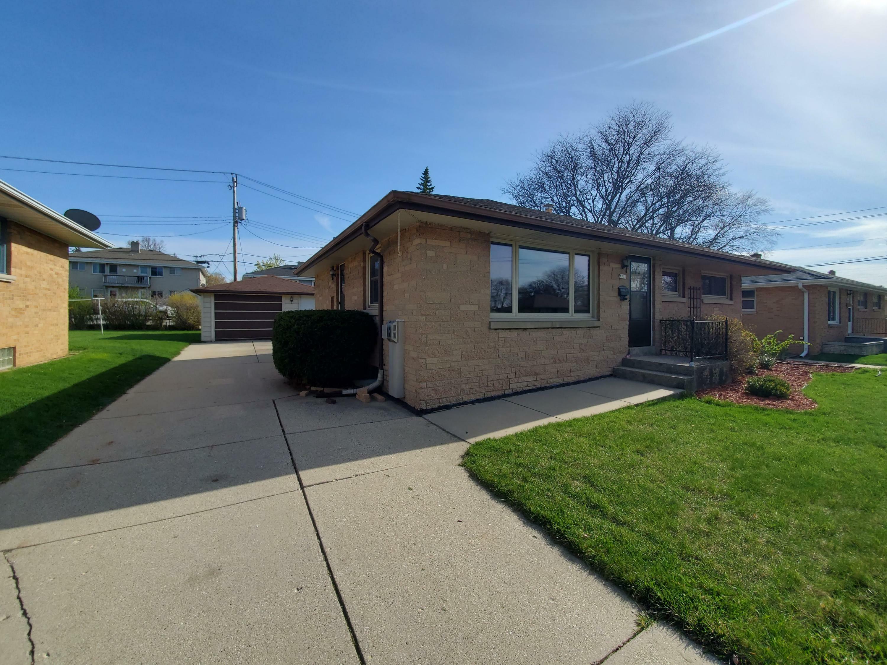 Property Photo: 9705 W Manitoba St WI 53227