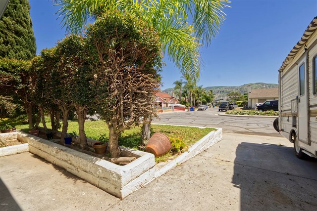 Property Photo:  703 Southwick Street  CA 93060 