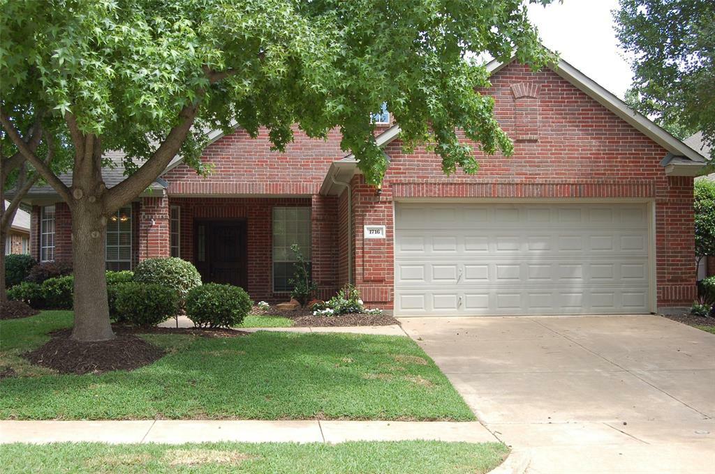 Property Photo:  1716 Andrew Court  TX 76210 