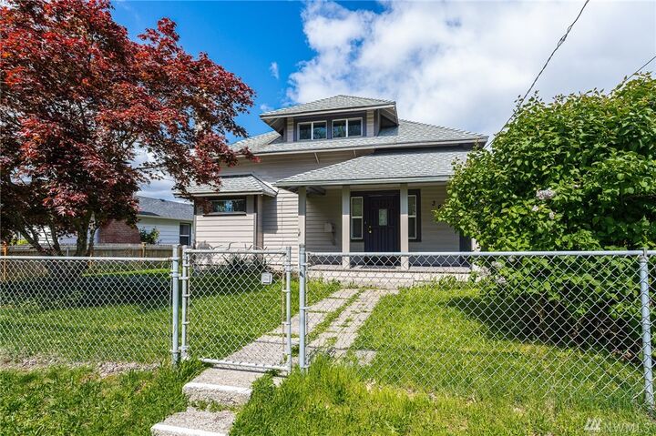 Property Photo: 362 Chehalis Avenue WA 98532