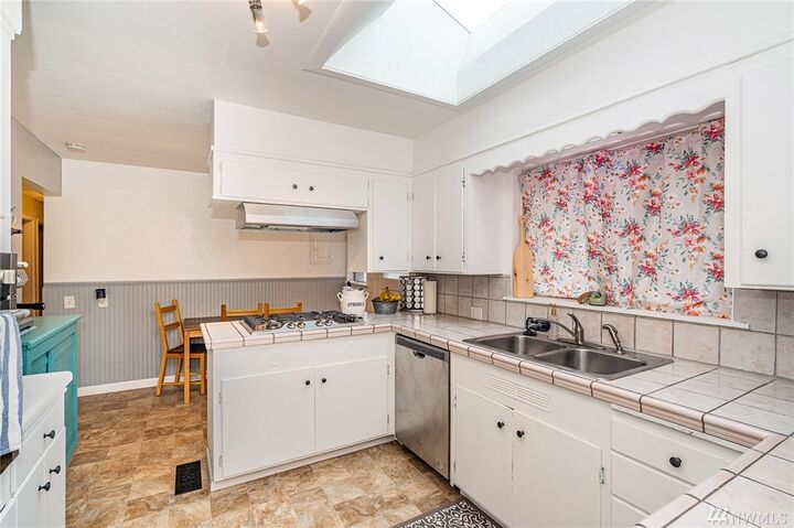 Property Photo:  929  H Street  WA 98531 