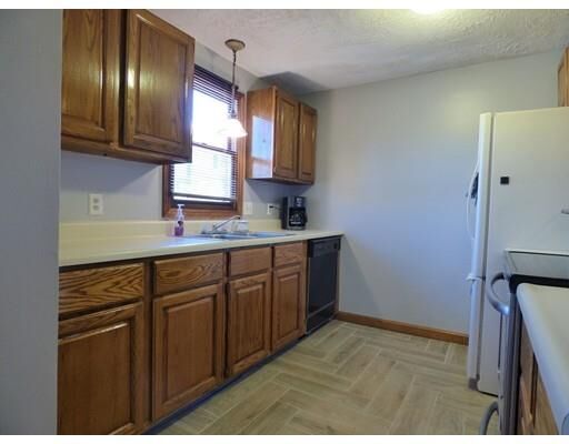 Property Photo:  192 Pleasant St 19  MA 01453 