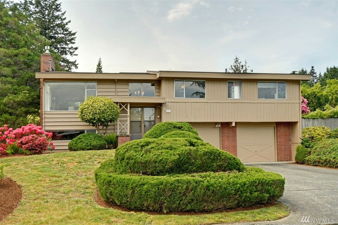 Property Photo:  319 111th Ave SE  WA 98004 