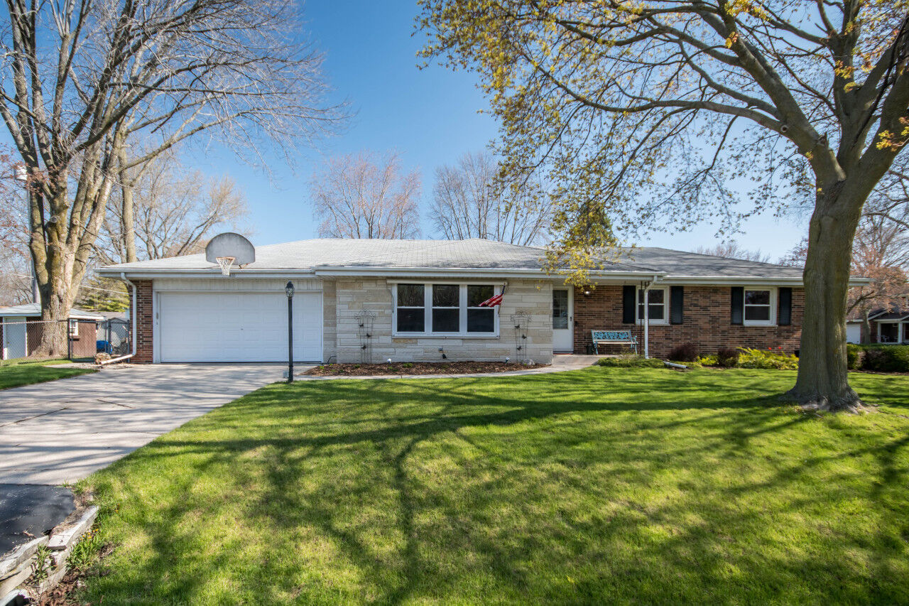 Property Photo: 410 Hialeah Dr WI 53402