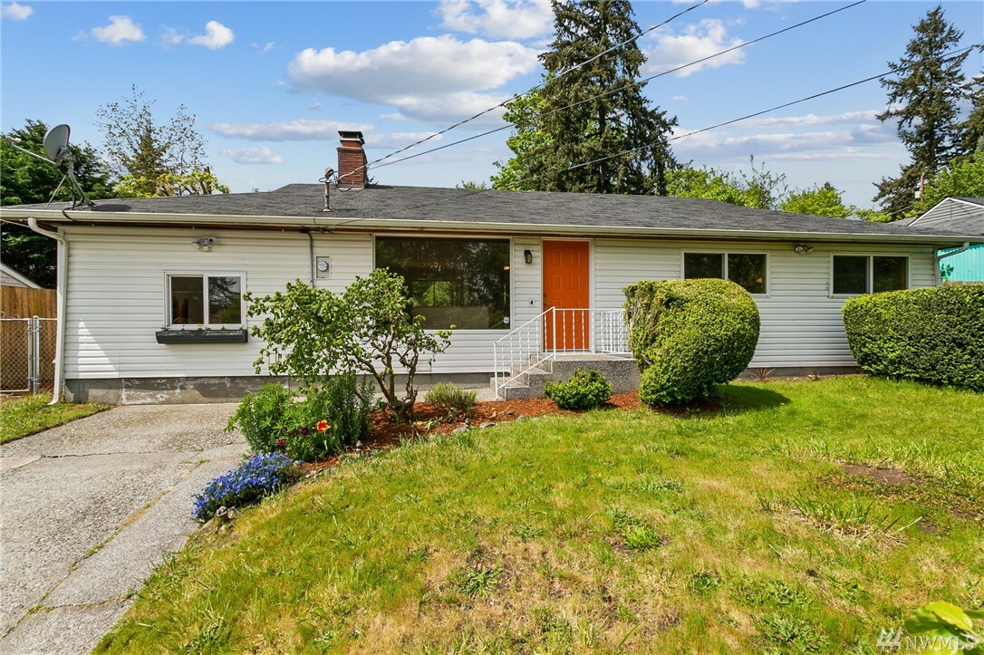 Property Photo:  11327 Sunnyside Ave N  WA 98133 