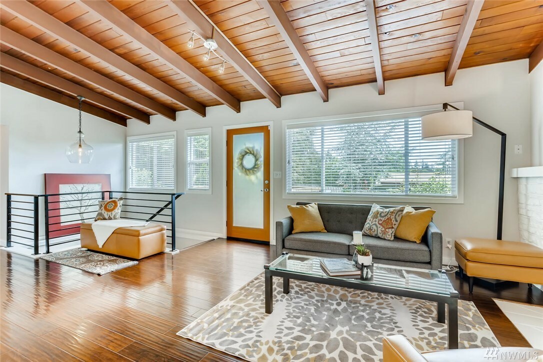 Property Photo: 729 N 202nd St WA 98133