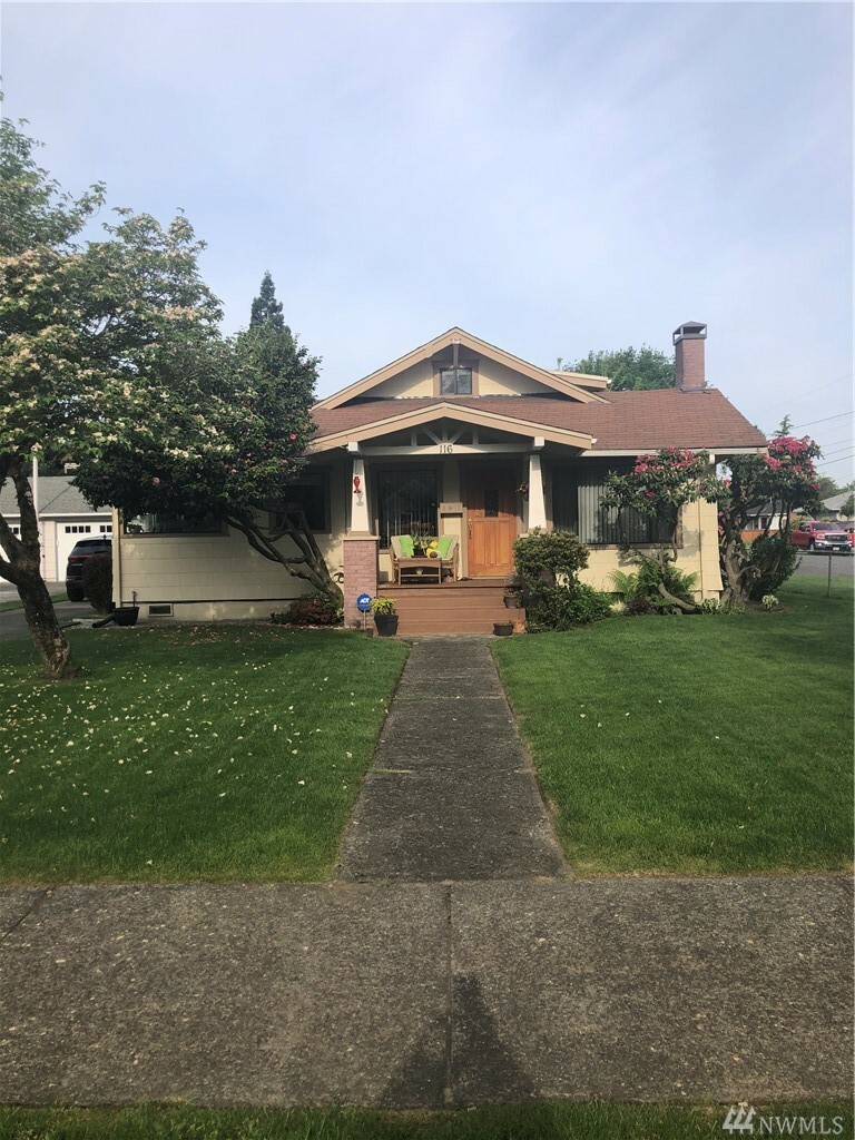 Property Photo:  116 12th St NW  WA 98371 