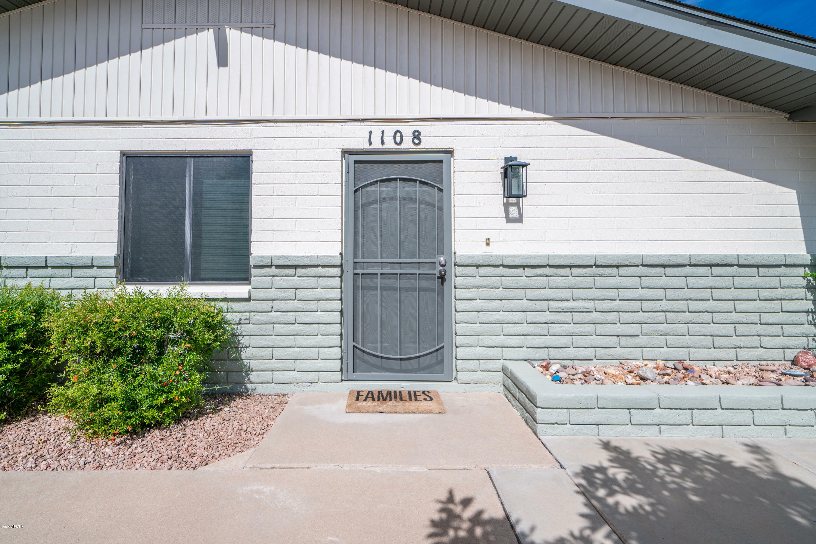 Property Photo:  617 E Brown Road  AZ 85203 