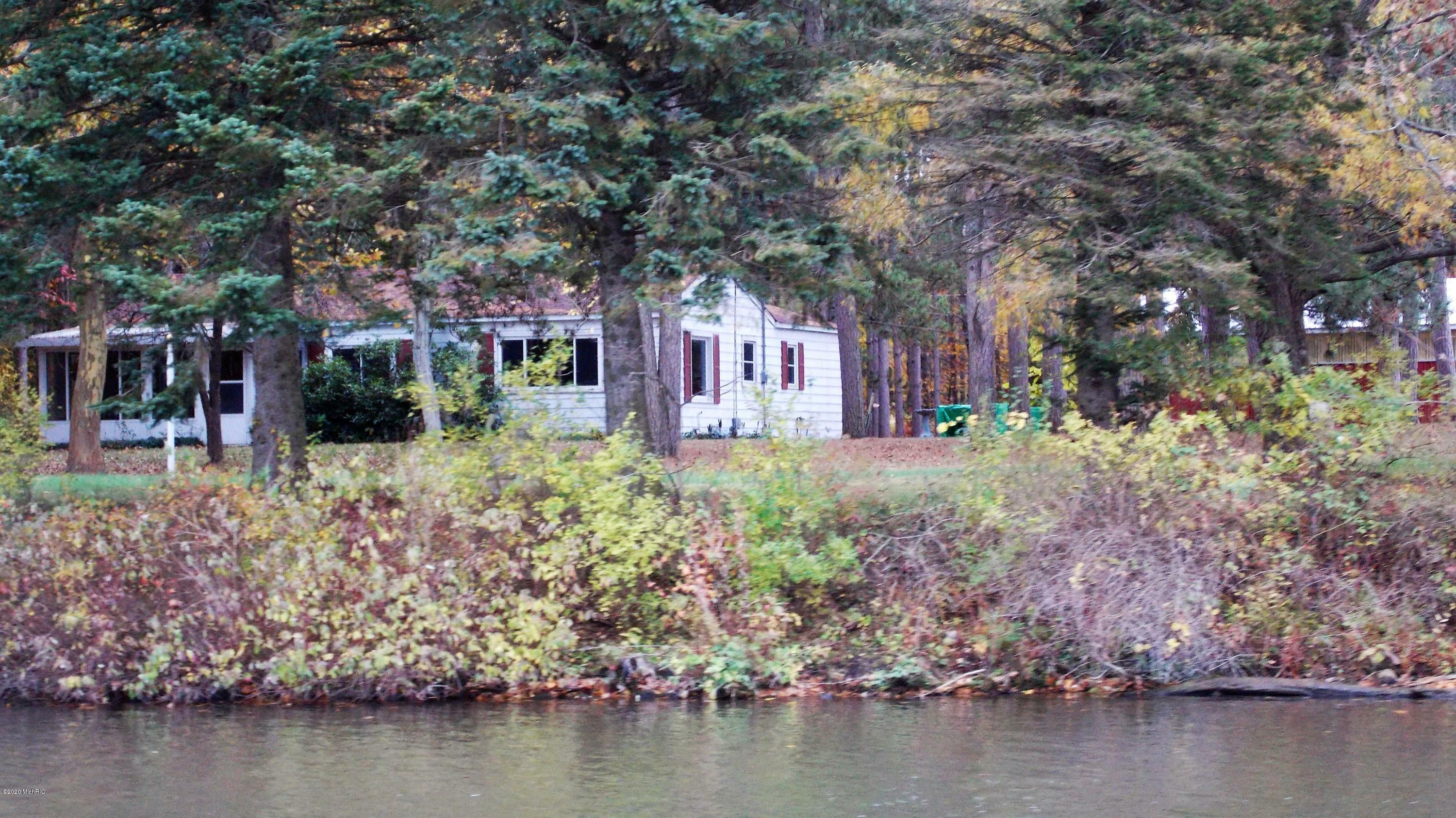 Property Photo:  3575 Shoreline Lane  MI 49010 