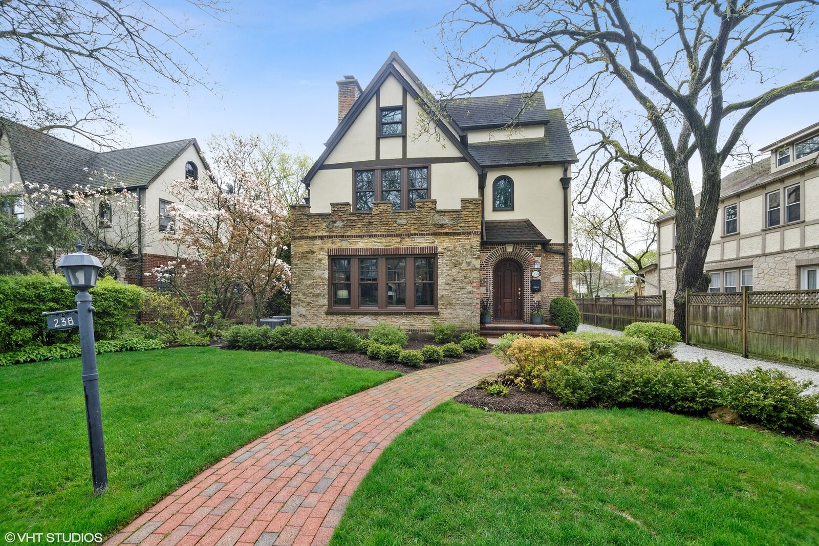 Property Photo:  238 Woodlawn Avenue  IL 60093 