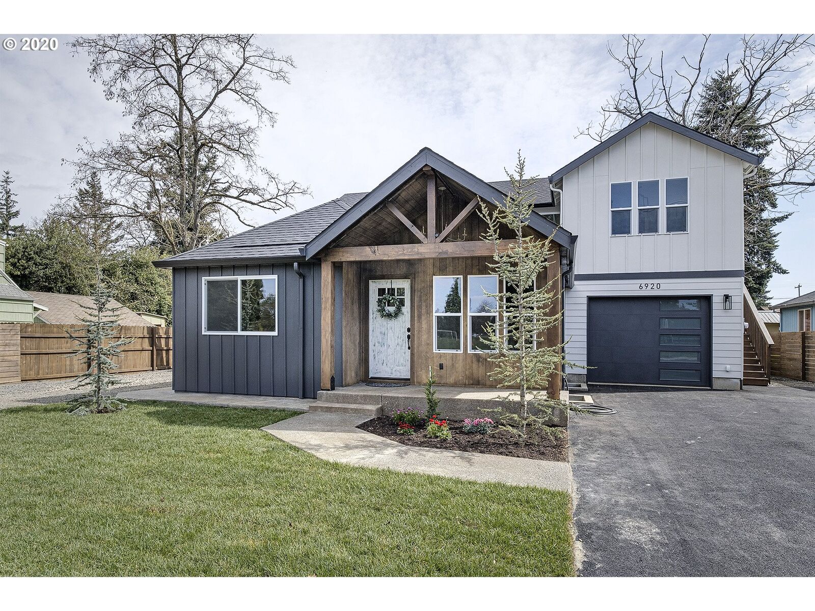 Property Photo:  6920 SE 62nd Ave  OR 97206