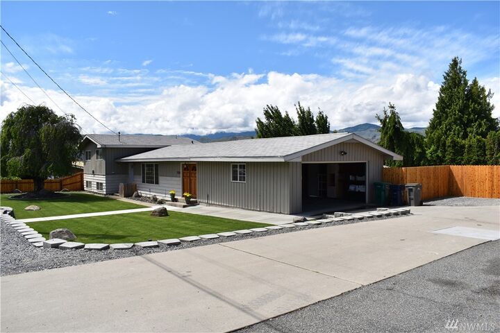 1310 N Fairmont Avenue  East Wenatchee WA 98802 photo