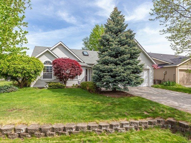 Property Photo: 18907 E Baldwin Ln WA 99016